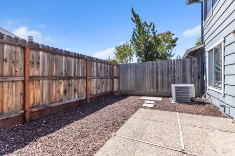 Exterior - 2874 Sunshine Cir, Fairfield, CA 94533 photo 6 of 7