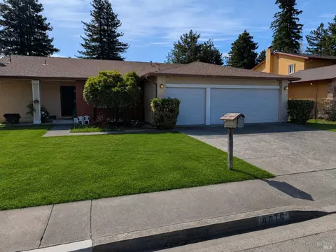 4876 Fairway Dr, Rohnert Park, CA 94928