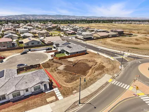 View/Area - 948 Carroll Way, Vacaville, CA 95687 photo 11 of 15