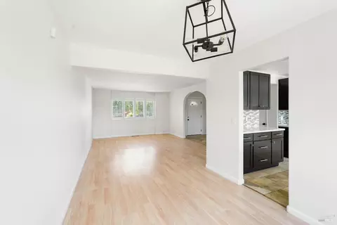 Living - 2872 Gulf Dr, Fairfield, CA 94533 photo 5 of 12