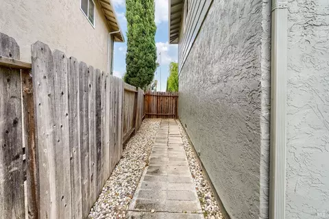 Exterior - 2872 Gulf Dr, Fairfield, CA 94533 photo 8 of 10