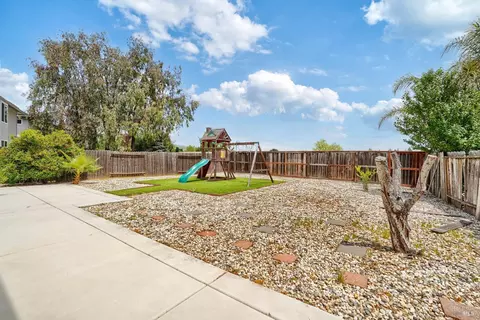 Exterior - 2872 Gulf Dr, Fairfield, CA 94533 photo 5 of 10