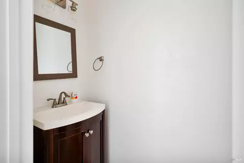 Bath - 2872 Gulf Dr, Fairfield, CA 94533 photo 2 of 5