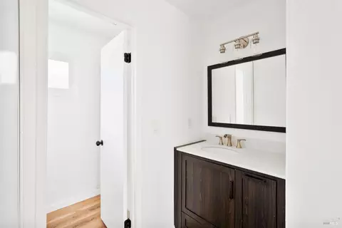 Bath - 2872 Gulf Dr, Fairfield, CA 94533 photo 3 of 5