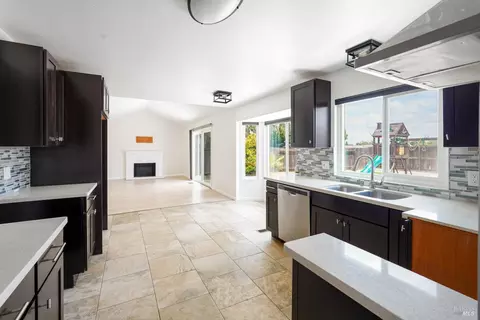 Kitchen - 2872 Gulf Dr, Fairfield, CA 94533 photo 1 of 8