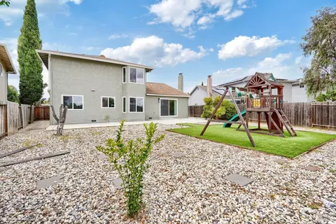 Exterior - 2872 Gulf Dr, Fairfield, CA 94533 photo 6 of 10