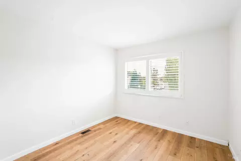 Bedroom - 2872 Gulf Dr, Fairfield, CA 94533 photo 11 of 13