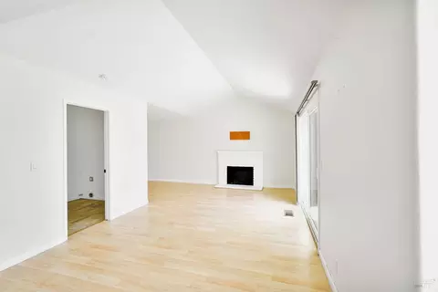 Living - 2872 Gulf Dr, Fairfield, CA 94533 photo 7 of 12