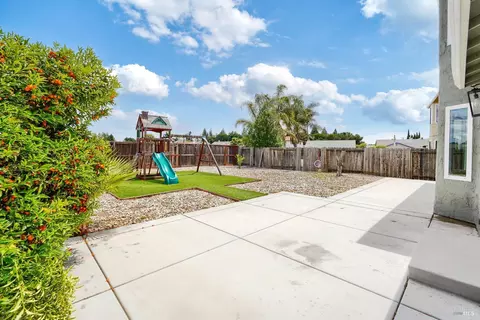 Exterior - 2872 Gulf Dr, Fairfield, CA 94533 photo 4 of 10