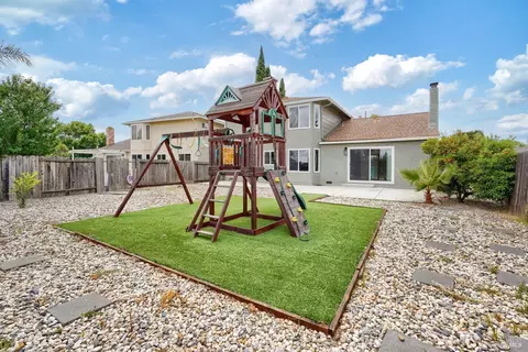 Exterior - 2872 Gulf Dr, Fairfield, CA 94533 photo 7 of 10