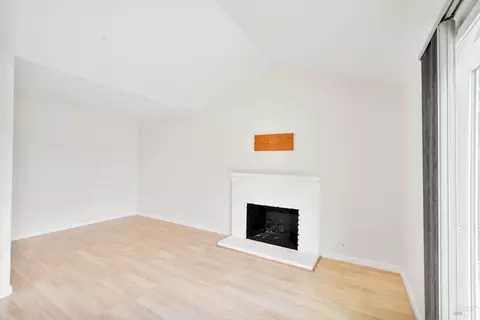Living - 2872 Gulf Dr, Fairfield, CA 94533 photo 8 of 12