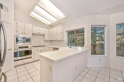 Kitchen - 281 Silver Eagle Way, Vacaville, CA 95688 photo 2 of 4