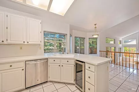 Kitchen - 281 Silver Eagle Way, Vacaville, CA 95688 photo 3 of 4