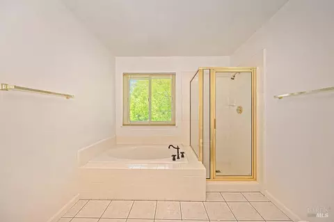 Bath - 281 Silver Eagle Way, Vacaville, CA 95688 photo 3 of 4