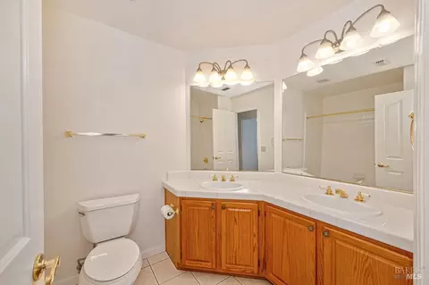 Bath - 281 Silver Eagle Way, Vacaville, CA 95688 photo 2 of 4