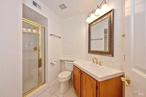 Bath - 281 Silver Eagle Way, Vacaville, CA 95688 photo 4 of 4