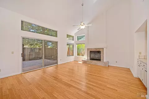 Living - 281 Silver Eagle Way, Vacaville, CA 95688 photo 3 of 6