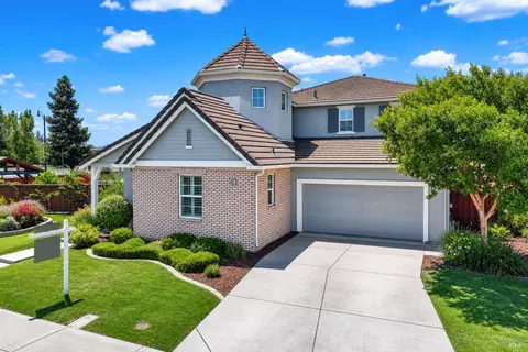 697 Purple Martin Dr, Vacaville, CA 95687