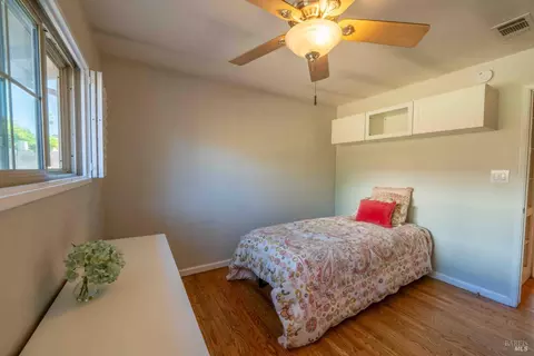 Bedroom - 2074 Aragon Ct, Napa, CA 94559 photo 2 of 4