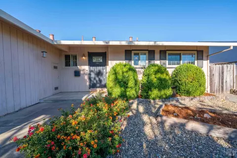 Exterior - 2074 Aragon Ct, Napa, CA 94559 photo 4 of 18