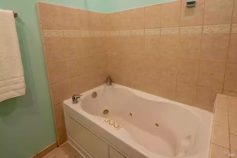 Bath - 2074 Aragon Ct, Napa, CA 94559 photo 2 of 3