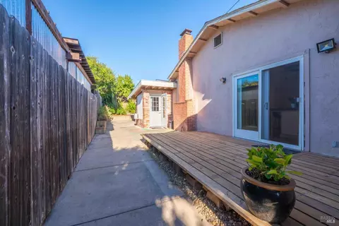 Exterior - 2074 Aragon Ct, Napa, CA 94559 photo 15 of 18