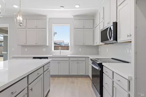 Kitchen - 324 Shaker Dr, Vacaville, CA 95687 photo 3 of 3