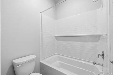 Bath - 324 Shaker Dr, Vacaville, CA 95687 photo 3 of 4