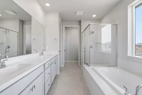 Bath - 324 Shaker Dr, Vacaville, CA 95687 photo 4 of 4