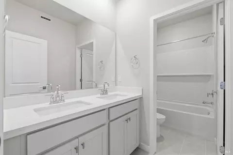 Bath - 324 Shaker Dr, Vacaville, CA 95687 photo 2 of 4
