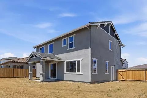 Exterior - 324 Shaker Dr, Vacaville, CA 95687 photo 4 of 4