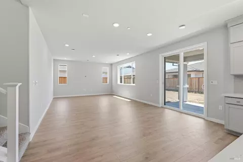 Living - 324 Shaker Dr, Vacaville, CA 95687 photo 1 of 2
