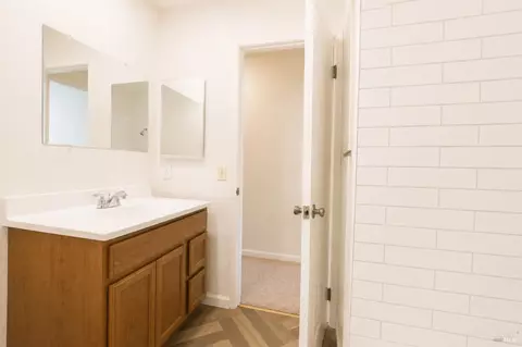 Bath - 101 Stonewood Ct, Vallejo, CA 94591 photo 5 of 6