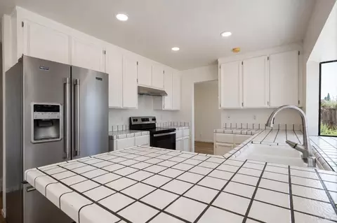 Kitchen - 101 Stonewood Ct, Vallejo, CA 94591 photo 4 of 4