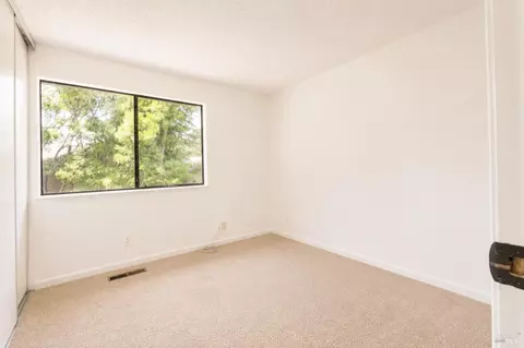 Bedroom - 101 Stonewood Ct, Vallejo, CA 94591 photo 5 of 8