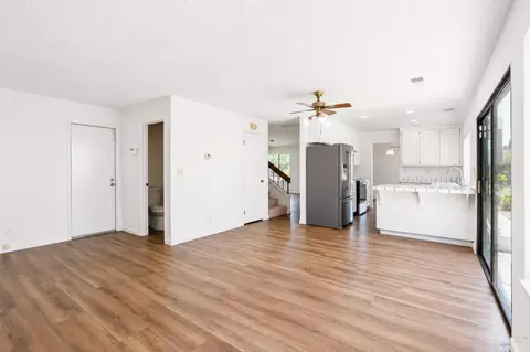 Living - 101 Stonewood Ct, Vallejo, CA 94591 photo 3 of 5