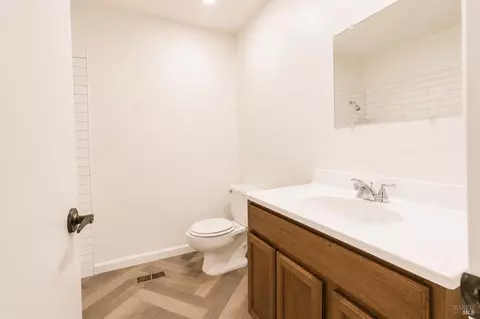 Bath - 101 Stonewood Ct, Vallejo, CA 94591 photo 6 of 6