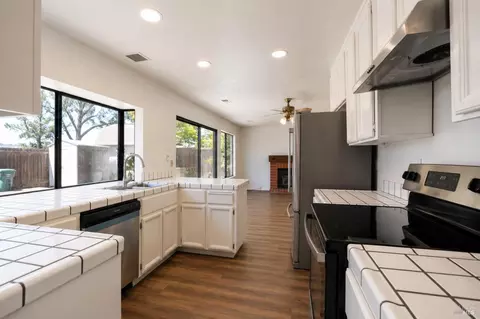 Kitchen - 101 Stonewood Ct, Vallejo, CA 94591 photo 2 of 4