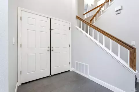 Entry Way - 413 Rolling Oak Dr, Vacaville, CA 95688 photo 2 of 6