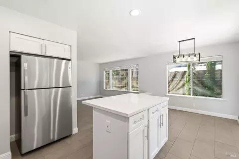 Kitchen - 413 Rolling Oak Dr, Vacaville, CA 95688 photo 2 of 4