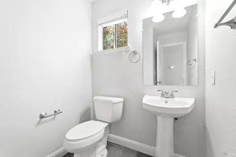 Bath - 413 Rolling Oak Dr, Vacaville, CA 95688 photo 1 of 10