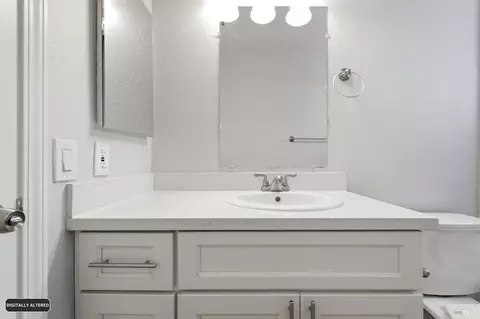 Bath - 413 Rolling Oak Dr, Vacaville, CA 95688 photo 4 of 10