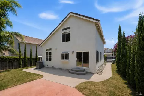 Exterior - 413 Rolling Oak Dr, Vacaville, CA 95688 photo 4 of 4