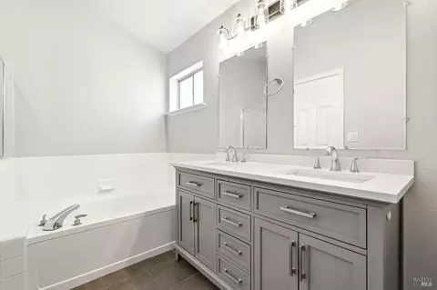 Bath - 413 Rolling Oak Dr, Vacaville, CA 95688 photo 6 of 10