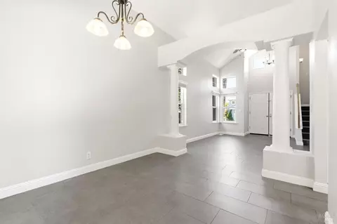 Living - 413 Rolling Oak Dr, Vacaville, CA 95688 photo 6 of 9