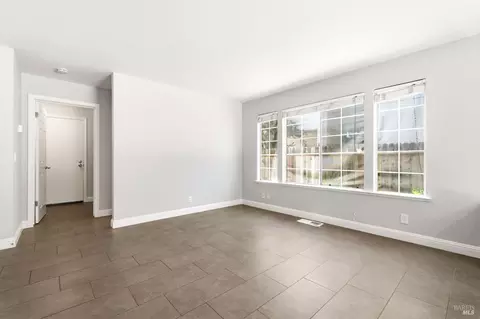 Living - 413 Rolling Oak Dr, Vacaville, CA 95688 photo 8 of 9