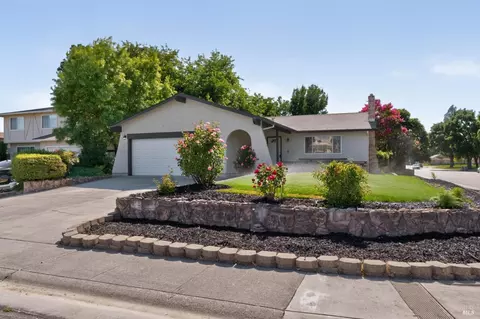 795 Michele Ct, Dixon, CA 95620 photo 2