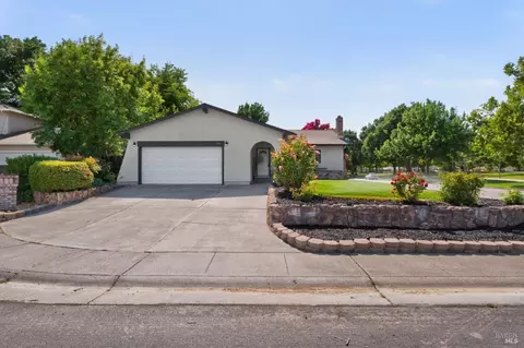 795 Michele Ct, Dixon, CA 95620 photo 1