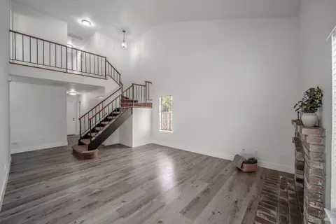 Living - 117 Seafarer Ct, Vallejo, CA 94591 photo 3 of 3