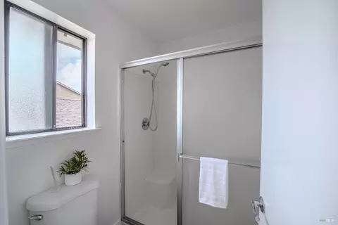 Bath - 117 Seafarer Ct, Vallejo, CA 94591 photo 4 of 5